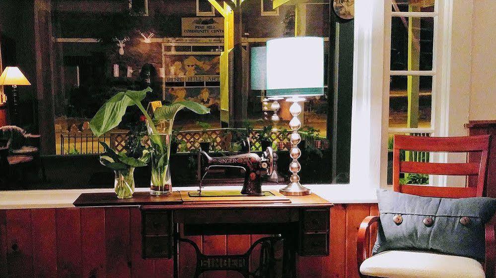 Pine Hill Arms Hotel Екстер'єр фото