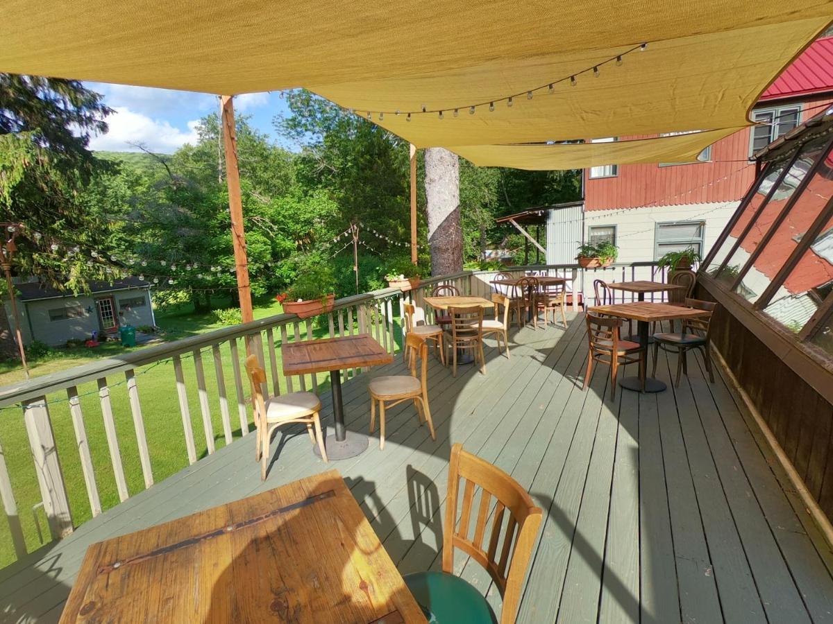 Pine Hill Arms Hotel Екстер'єр фото